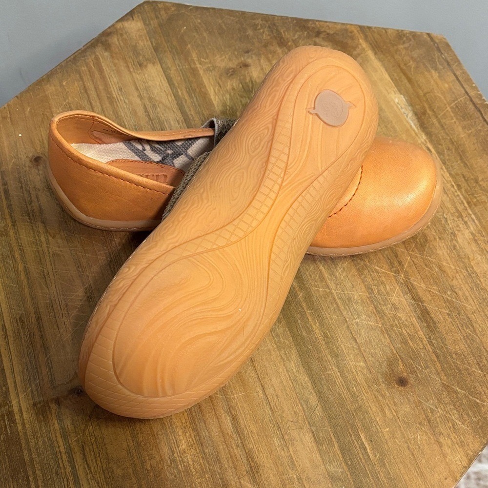 Born Womens Peach Leather Mary Jane Elastic Strap Flats B90608 Size 7.5 EU 38.5 - Picture 5 of 6